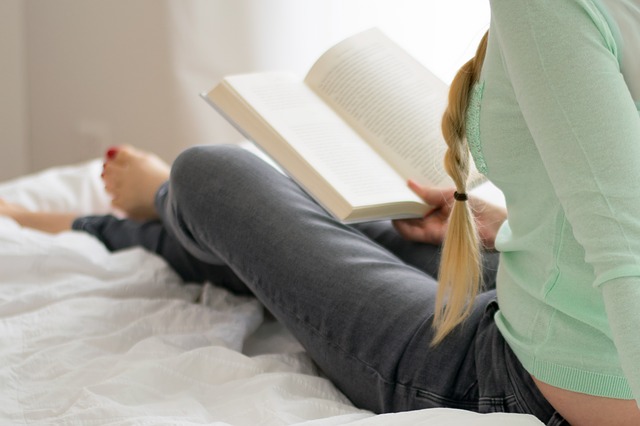 rethink-the-way-you-read-in-bed-scorca-chiropractic-center