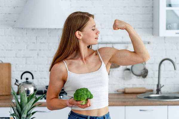 images_blog_2019_bigstock-Strong-Woman-With-Broccoli-In-329799295